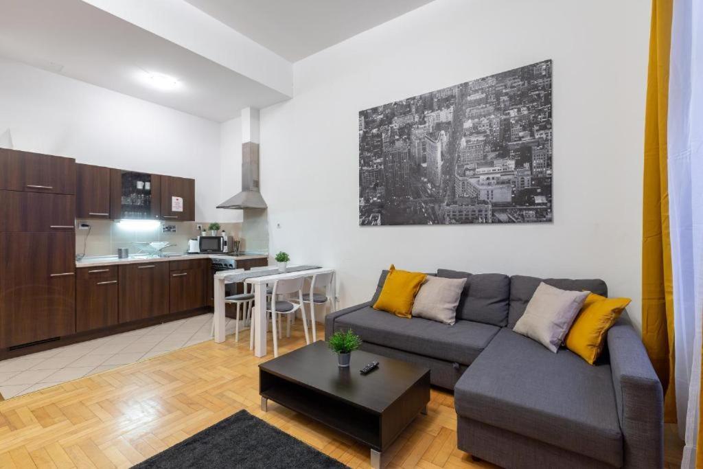 Downtown Home In The Gozsdu Garden Βουδαπέστη Εξωτερικό φωτογραφία